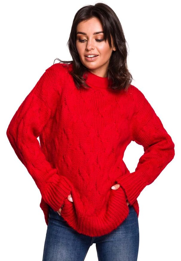 MOE - Czerwony Ciepły Sweter z Półgolfem w Warkocze. Kolor: czerwony. Materiał: wełna, poliester