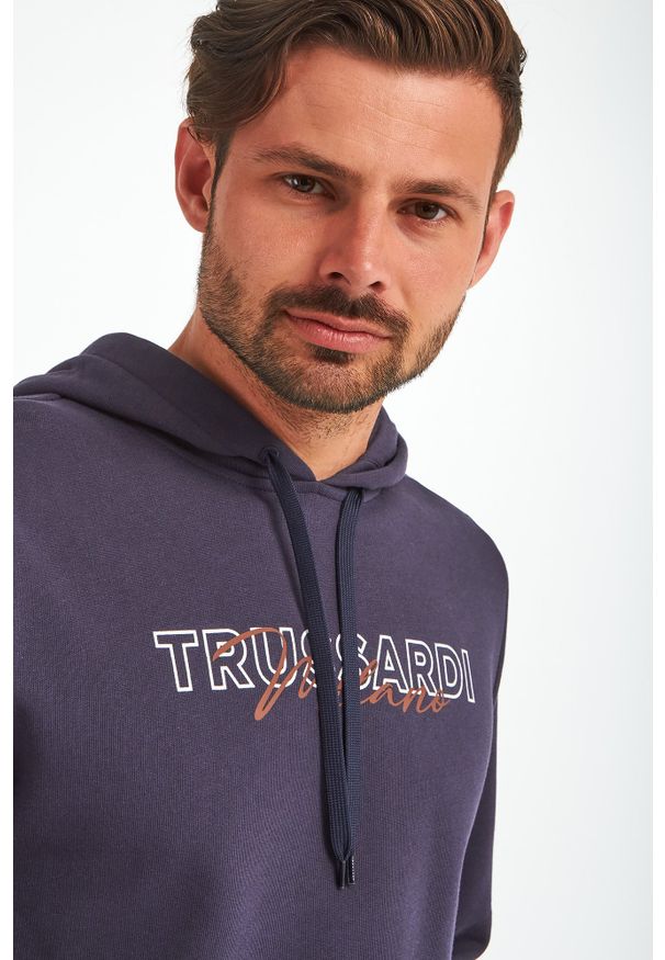 Trussardi Jeans - BLUZA TRUSSARDI. Okazja: na co dzień. Typ kołnierza: kaptur. Wzór: nadruk. Styl: casual