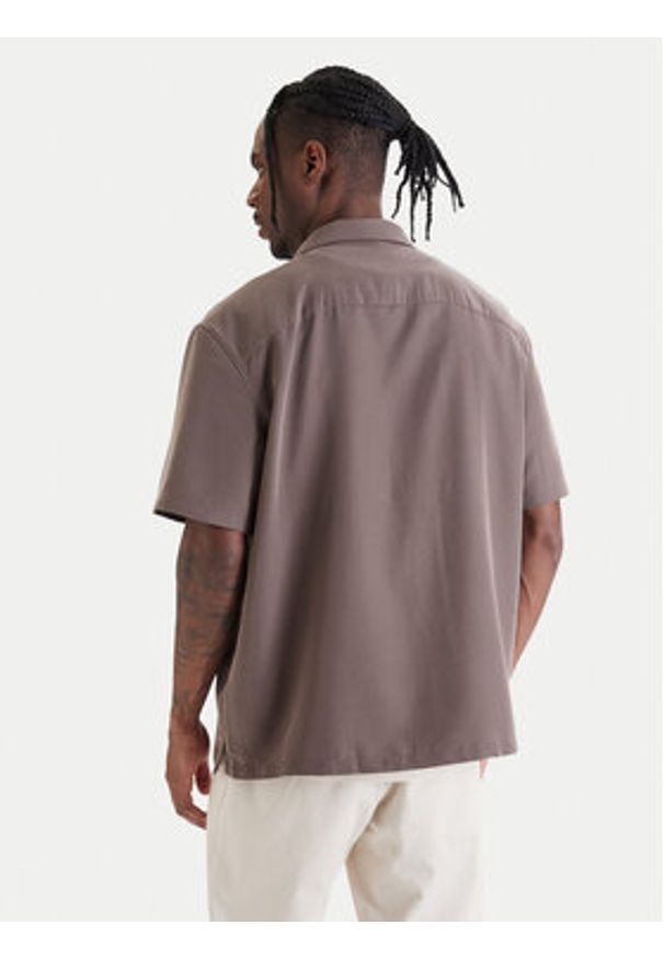 Calvin Klein Koszula LV04LF114G Brązowy Relaxed Fit. Kolor: brązowy. Materiał: syntetyk