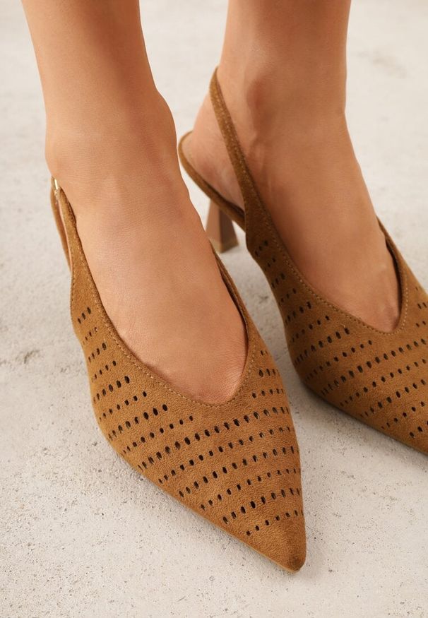 Renee - Brązowe Czółenka Slingback VICES na Kaczuszce z Ażurową Cholewką Klephei. Okazja: na co dzień. Nosek buta: szpiczasty. Kolor: brązowy. Szerokość cholewki: normalna. Wzór: ażurowy. Materiał: jeans, satyna. Obcas: na szpilce. Styl: elegancki, retro, casual. Wysokość obcasa: średni