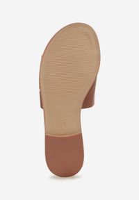 Born2be - Ciemnobrązowe Klapki VICES z Biżuteryjnym Detalem w Kształcie Łuku Himemelle. Okazja: na co dzień, do pracy. Kolor: brązowy. Materiał: jeans, len, koronka. Wzór: aplikacja. Styl: casual, klasyczny, elegancki #4