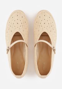 Renee - Ciemnobeżowe Ażurowe Balerinki VICES Ozdobione Plecionką Savamisa. Nosek buta: okrągły. Zapięcie: sprzączka. Kolor: beżowy. Materiał: skóra, materiał. Wzór: ażurowy, aplikacja. Sezon: lato. Obcas: na obcasie. Wysokość obcasa: niski #4