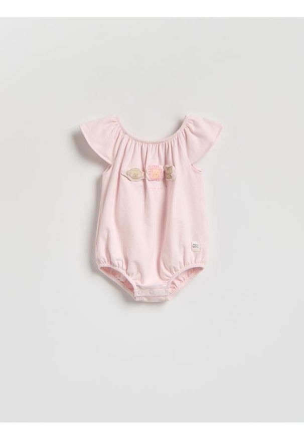 Reserved - Body z aplikacją 3d - pastelowy róż. Kolor: różowy. Materiał: bawełna, dzianina. Wzór: aplikacja