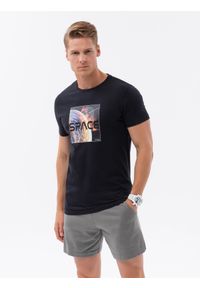 Ombre Clothing - T-shirt męski bawełniany z nadrukiem kosmosu - czarny V1 S1755 - XL. Kolor: czarny. Materiał: bawełna. Długość rękawa: krótki rękaw. Długość: krótkie. Wzór: nadruk. Styl: klasyczny #3