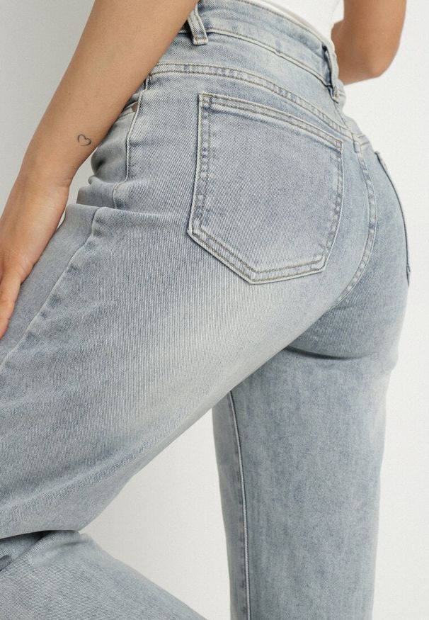 Born2be - Jasnoniebieskie Szerokie Jeansy z Bawełny z Wysokim Stanem Daviora. Okazja: na co dzień. Stan: podwyższony. Kolor: niebieski. Styl: casual