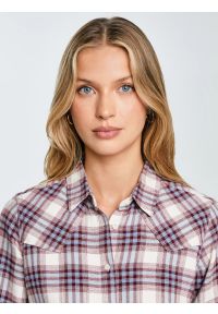 Big-Star - Koszula damska flanelowa z wiskozy w kratę niebiesko-bordowa Dreni 401. Okazja: na co dzień. Typ kołnierza: kołnierzyk klasyczny. Kolor: niebieski. Materiał: wiskoza. Styl: klasyczny, casual