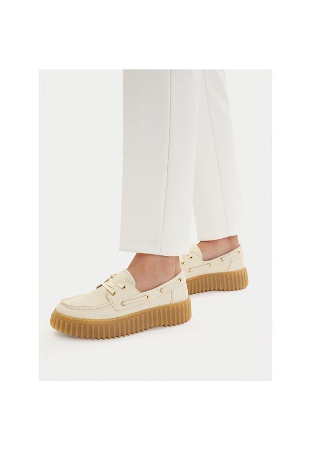 Półbuty Clarks. Kolor: kremowy