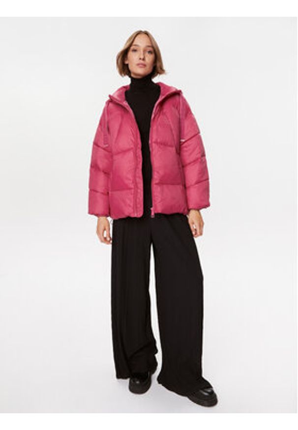 Guess Kurtka zimowa Letizia W3BL21 WG0V0 Czerwony Regular Fit. Kolor: czerwony. Materiał: syntetyk. Sezon: zima