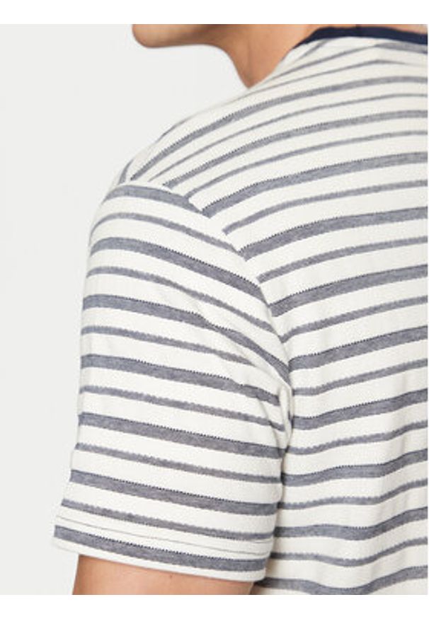 Guess T-Shirt M5RP31 KCLF0 Biały Regular Fit. Kolor: biały. Materiał: bawełna