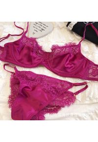 Intica - Komplet bielizny koronkowej z delikatnym wykończeniem Damita. Kolor: różowy. Materiał: koronka. Wzór: koronka #1
