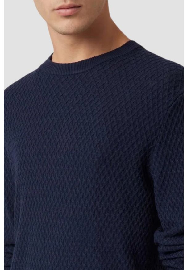 Guess - GUESS Granatowy sweter męski Davin Cn Ls. Kolor: niebieski. Materiał: bawełna. Długość rękawa: długi rękaw. Długość: długie. Wzór: bez wzorów. Styl: elegancki, klasyczny