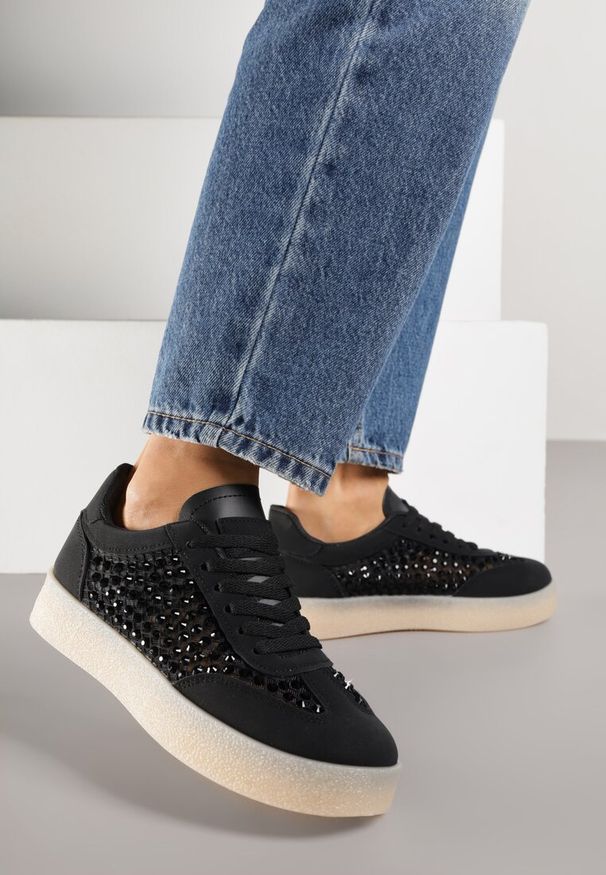 Born2be - Czarne Sneakersy na Grubej Podeszwie Ozdobione Cyrkoniami Orinrya. Okazja: na co dzień. Kolor: czarny. Materiał: jeans, skóra. Wzór: aplikacja