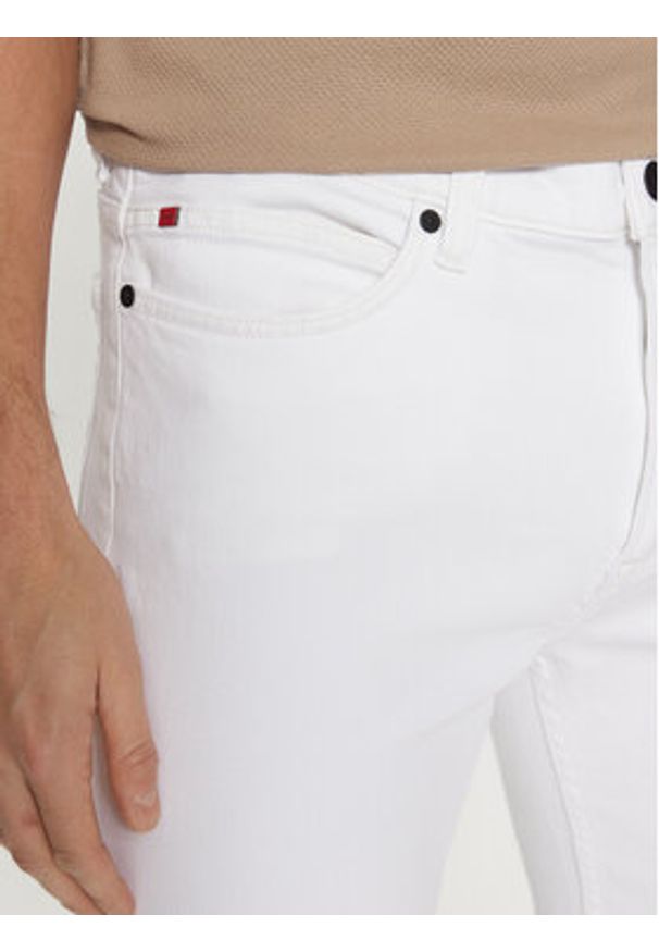 Hugo - HUGO Jeansy 50530605 Biały Slim Fit. Kolor: biały