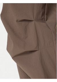 Adidas - adidas Spodnie materiałowe Premium Essentials Utility Parachute JW1087 Brązowy Loose Fit. Kolor: brązowy. Materiał: syntetyk #4