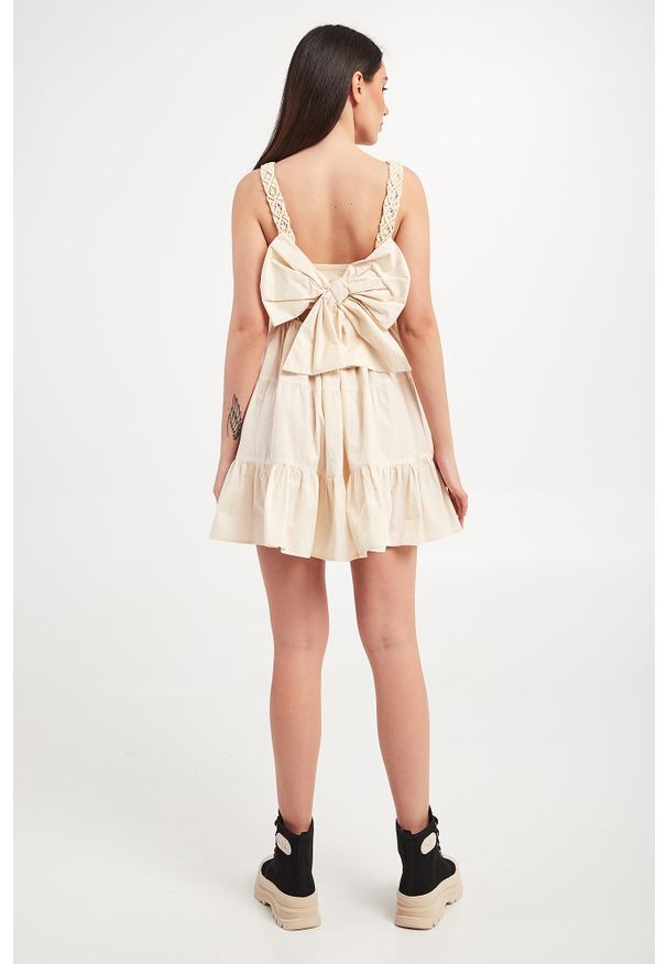Pinko - Sukienka Sorrento PINKO. Typ kołnierza: kokarda. Materiał: tkanina. Długość rękawa: na ramiączkach. Wzór: ażurowy. Długość: mini