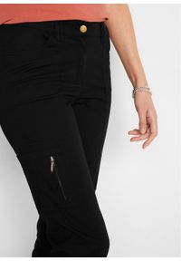Spodnie bojówki z wywijanymi nogawkami bonprix czarny. Kolor: czarny #2