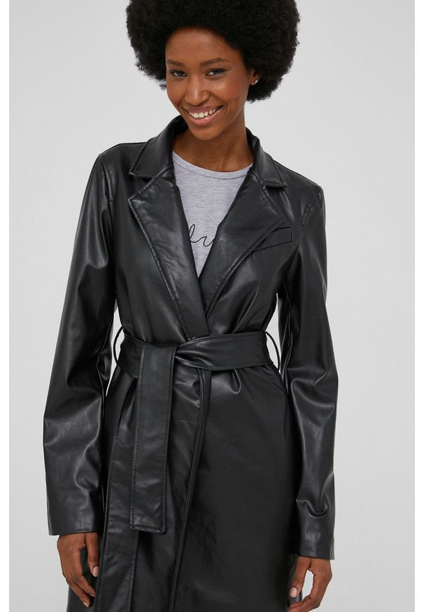 Answear Lab płaszcz damski kolor czarny przejściowy niezapinany. Okazja: na co dzień. Kolor: czarny. Materiał: materiał. Wzór: gładki. Styl: wakacyjny