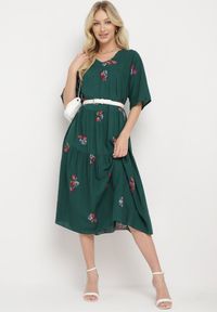 Born2be - Ciemnozielona Wiskozowa Sukienka o Rozkloszowanym Kroju z Krótkim Rękawem Givinia. Okazja: na imprezę, na co dzień. Kolekcja: plus size. Kolor: zielony. Materiał: wiskoza. Długość rękawa: krótki rękaw. Typ sukienki: rozkloszowane, proste, dla puszystych. Styl: casual, elegancki #4