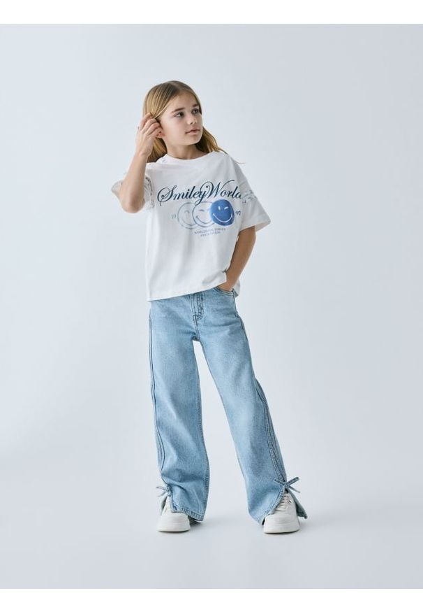 Reserved - T-shirt SmileyWorld® - złamana biel. Materiał: bawełna