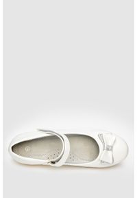 Casu - Białe buty komunijne z kokardką na rzep skórzana wkładka casu d-85. Okazja: na komunię. Zapięcie: rzepy. Kolor: biały. Materiał: skóra #1