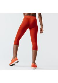 KALENJI - Legginsy do biegania krótkie damskie Kalenji Run Support. Kolor: brązowy. Materiał: poliester, elastan, materiał. Długość: krótkie. Sport: bieganie #1