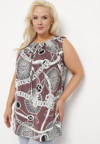 Born2be - Różowo-Biała Wzorzysta Bluzka Bez Rękawów z Ozdobnym Wiązaniem Sapevera. Kolekcja: plus size. Kolor: różowy. Długość rękawa: bez rękawów. Wzór: aplikacja. Sezon: lato #5