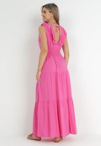 Born2be - Fuksjowa Sukienka Maxi z Marszczoną Gumką w Pasie i Wiązaniem na Plecach Vaida. Typ kołnierza: kołnierz z falbankami. Kolor: różowy. Długość rękawa: bez rękawów. Długość: maxi #6