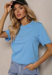 Renee - Jasnoniebieska Koszulka T-shirt Bawełniany o Klasycznym Fasonie Wasella. Okazja: na co dzień. Kolor: niebieski. Materiał: bawełna. Styl: klasyczny #5