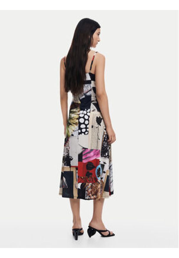 Desigual Sukienka codzienna Newspaper Coll 25SWVK40 Kolorowy Regular Fit. Okazja: na co dzień. Materiał: syntetyk. Wzór: kolorowy. Typ sukienki: proste. Styl: casual