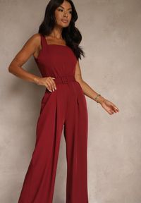 Renee - Bordowy Elegancki Kombinezon Ozdobiony Paskiem z Klamrą Dolanela. Okazja: na co dzień. Kolor: czerwony. Wzór: aplikacja. Styl: elegancki