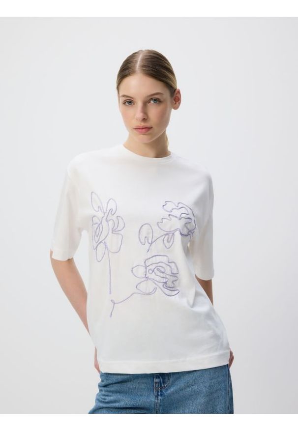 Reserved - T-shirt z haftem - jasnozielony. Kolor: zielony. Materiał: bawełna, dzianina. Wzór: haft