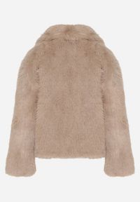 Born2be - Beżowa Jednorzędowa Kurtka Futerko z Szerokim Kołnierzem Conellia. Okazja: na co dzień. Kolor: brązowy. Materiał: futro. Styl: casual, elegancki #4