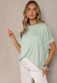 Renee - Jasnozielony T-shirt z Wiskozą o Fasonie Nietoperza Tanalitha. Okazja: na co dzień. Kolor: zielony. Materiał: wiskoza. Styl: casual