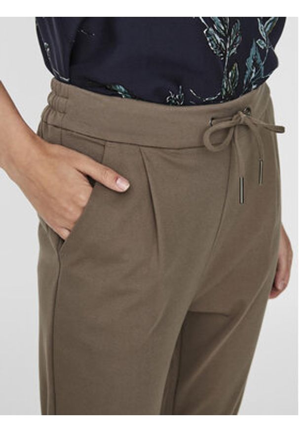 Vero Moda Spodnie materiałowe Eva 10197909 Brązowy Loose Fit. Kolor: brązowy. Materiał: syntetyk