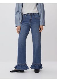 Reserved - Jeansy wide leg z falbankami - niebieski. Kolor: niebieski