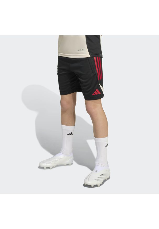 Adidas - Szorty treningowe Liverpool FC Tiro 25 Competition Kids. Kolor: czarny. Sport: piłka nożna