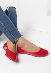 Born2be - Czerwone Balerinki Phalymes. Nosek buta: okrągły. Kolor: czerwony. Materiał: lakier. Szerokość cholewki: normalna. Wzór: kwiaty, gładki. Styl: klasyczny, elegancki #6