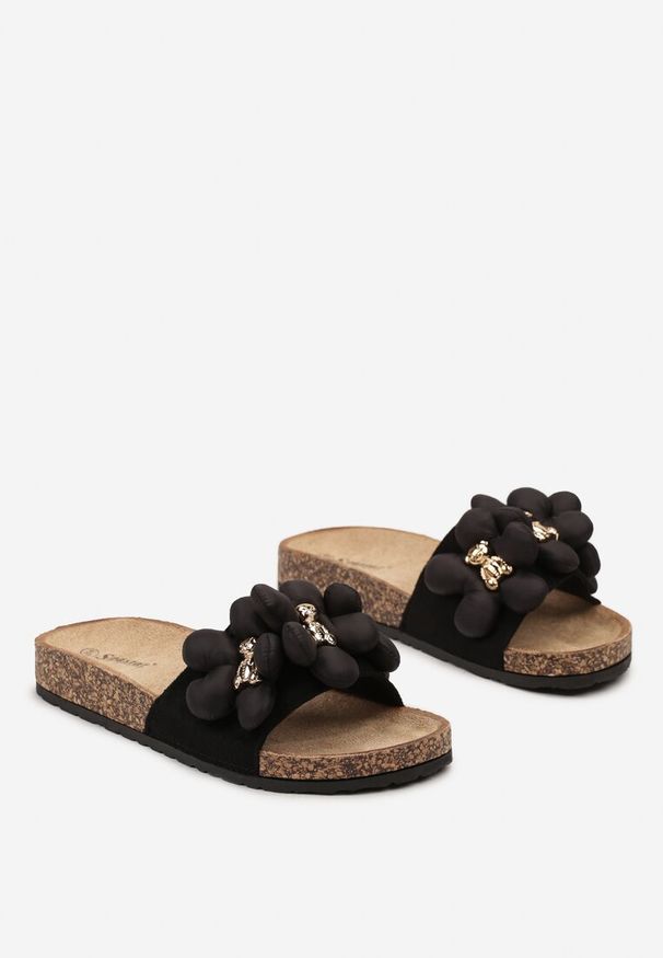 Born2be - Czarne Klapki z Profilowaną Podeszwą i Ozdobnymi Kwiatkami i Misiami Faerane. Kolor: czarny. Wzór: kwiaty. Sezon: lato. Styl: elegancki