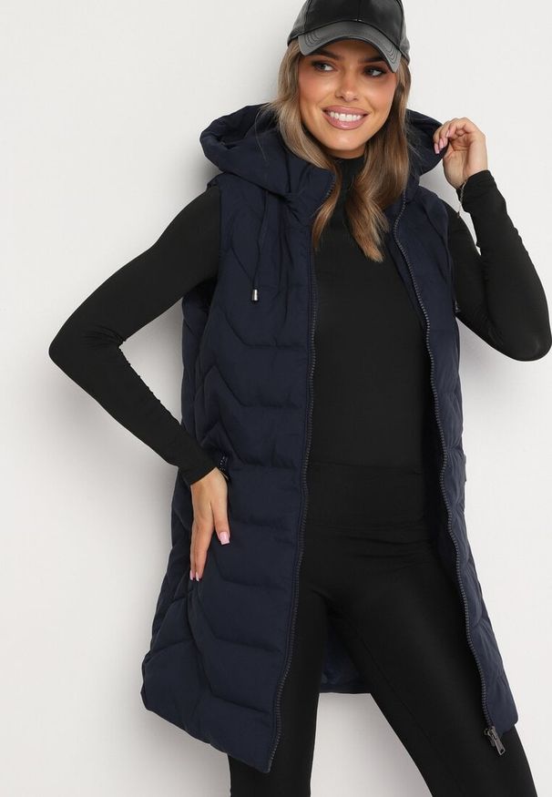 Born2be - Granatowa Pikowana Kamizelka z Odpinanym Kapturem na Suwak Wykończona Sznurkami Zeneria. Okazja: na co dzień. Kolor: niebieski. Styl: elegancki, casual