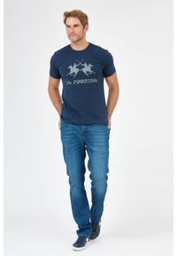 La Martina - LA MARTINA Granatowy t-shirt męski z szarym logo, Rozmiar XXL. Kolor: niebieski. Materiał: jersey, prążkowany. Wzór: nadruk #4