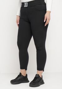 Born2be - Czarne Spodnie Skinny z Kieszeniami Afrina. Kolekcja: plus size. Kolor: czarny. Długość: do kostek #1