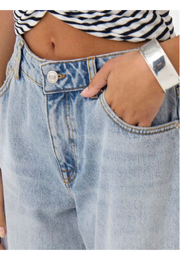 only - ONLY Szorty jeansowe Cobain 15349183 Niebieski Loose Fit. Kolor: niebieski. Materiał: bawełna