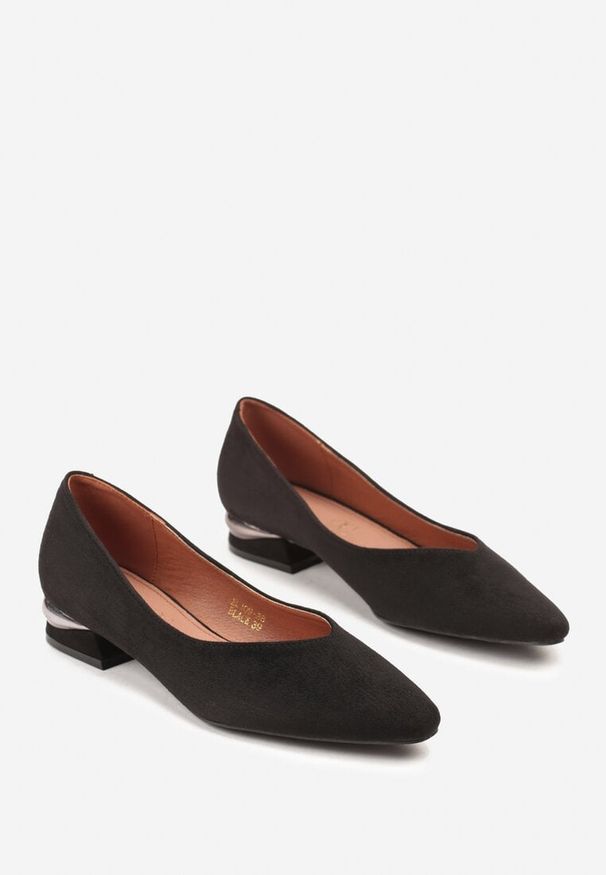 Renee - Czarne Czółenka Vices ze Skórzaną Wkładką na Ozdobnym Słupku Delvila. Nosek buta: szpiczasty. Kolor: czarny. Materiał: skóra. Obcas: na słupku