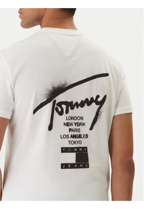 Tommy Jeans T-Shirt DM0DM22553 Biały Regular Fit. Kolor: biały. Materiał: bawełna