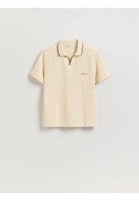 Reserved - Strukturalne polo comfort fit - złamana biel. Typ kołnierza: polo. Materiał: bawełna, dzianina