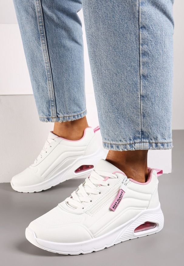 Renee - Biało-Różowe Sneakersy na Platformie z Przezroczystą Wstawką i Suwakiem z Napisami Valentinae. Okazja: na co dzień. Kolor: biały. Materiał: jeans. Wzór: napisy. Obcas: na platformie. Wysokość obcasa: średni