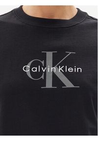 Calvin Klein Jeans T-Shirt Hero LV047B865G Czarny Regular Fit. Kolor: czarny. Materiał: bawełna