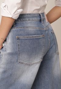 Born2be - Niebieskie Jeansowe Szorty Casual o Kroju Typu Bermudy z Bawełną Pheradia. Okazja: na co dzień. Kolor: niebieski. Materiał: jeans, bawełna. Długość: krótkie. Sezon: lato. Styl: casual #3