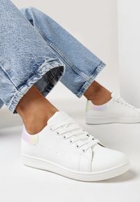 Born2be - Biało-Różowe Klasyczne Sneakersy z Gładkiej Ekoskóry z Brokatowym Zdobieniem Niretal. Kolor: biały, różowy, wielokolorowy. Wzór: aplikacja, gładki. Obcas: na płaskiej podeszwie #5