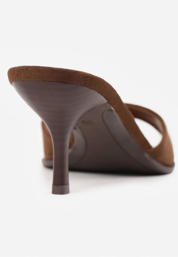 Renee - Brązowe Eleganckie Klapki VICES na Niskiej Szpilce z Imitacji Zamszu Hartar. Kolor: brązowy. Materiał: zamsz. Obcas: na obcasie. Styl: elegancki. Wysokość obcasa: średni